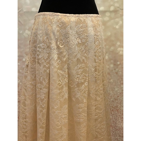 Spiegel 12‎ Below Knee Lace/Liner with Metallic Accent - Picture 5 of 7